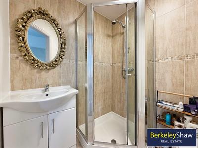 En-suite (Bedroom 1)